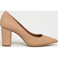 Steve Madden - Czółenka Ashlyn. Czółenka damskie Steve Madden, bez wzorów, z zamszu, bez obcasa, na obcasie. W wyprzedaży za 269,90 zł.