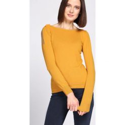 Żółty Sweter Out Action. Żółte swetry klasyczne damskie Born2be, l, z dekoltem w łódkę. Za 49,99 zł.