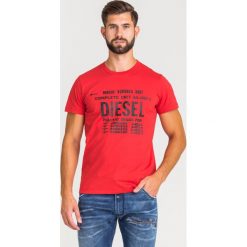T-SHIRT Diesel. Czerwone t-shirty męskie Diesel, xl, z nadrukiem, z okrągłym kołnierzem. Za 101,40 zł.