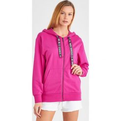 BLUZA armani exchange. Bluzy damskie Armani Exchange, m, bez wzorów, bez rękawów, bez kaptura. W wyprzedaży za 251,40 zł.