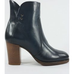 BOTKI DAMSKIE TAM 25001 GRA. Botki damskie Tamaris, ze skóry, bez obcasa, na platformie, bez zapięcia. Za 279,00 zł.