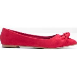 Baleriny bonprix czerwony. Czerwone baleriny damskie bonprix, bez wzorów, na wysokim obcasie. Za 24,99 zł.