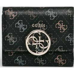 Guess Jeans - Portfel. Czarne portfele damskie Guess Jeans, z aplikacjami, z jeansu. Za 259,90 zł.