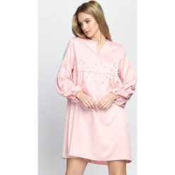Różowa Sukienka Saving Grace. Różowe sukienki damskie letnie marki Born2be, na imprezę, m, z satyny, mini, rozkloszowane. Za 89,99 zł.