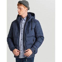 Pikowana kurtka na zimę - Granatowy. Niebieskie kurtki męskie Cropp, na zimę, s, bez wzorów, bez kaptura. Za 249,99 zł.