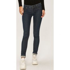 Emporio Armani - Jeansy Mila. Niebieskie jeansy damskie Emporio Armani, z obniżonym stanem. Za 639,90 zł.
