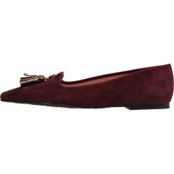 Pretty Ballerinas ANGELIS Półbuty wsuwane radice/ami goldy/risha. Czerwone półbuty damskie marki Pretty Ballerinas, bez wzorów, ze skóry, bez obcasa, bez zapięcia. Za 719,00 zł.
