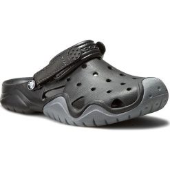 Klapki CROCS - Swiftwater Clog M 202251 Black/Charcoal. Czarne klapki męskie Crocs, bez wzorów, z tworzywa sztucznego. W wyprzedaży za 159,00 zł.