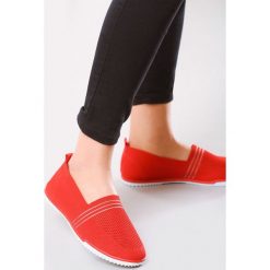 Czerwone Tenisówki Embark On. Czerwone trampki i tenisówki damskie Born2be, bez wzorów, bez zapięcia. Za 39,99 zł.