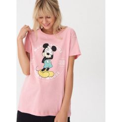 T-shirt z nadrukiem Mickey Mouse - Różowy. Różowe t-shirty damskie House, s, z nadrukiem, bez kołnierzyka. Za 39,99 zł.