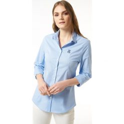 Koszula w kolorze niebieskim. Niebieskie koszule damskie Jimmy Sanders, xxl, z haftami, bez kołnierzyka, bez rękawów. W wyprzedaży za 114,95 zł.