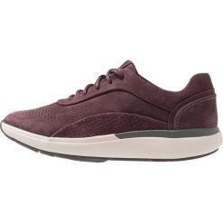 Clarks Unstructured CRUISE LACE Sneakersy niskie aubergine. Czerwone trampki i tenisówki damskie Clarks Unstructured, bez wzorów, z weluru, bez zapięcia. Za 429,00 zł.