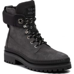 Trapery TOMMY HILFIGER - Sporty Outdoor Lace Up Bootie FW0FW04343 Gunmetal 099. Szare trapery damskie TOMMY HILFIGER, ze skóry, sportowe, bez obcasa, bez zapięcia. W wyprzedaży za 489,00 zł.