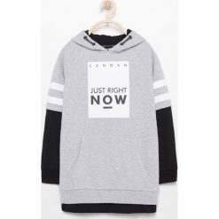 Długa bluza z kapturem - Jasny szar. Szare bluzy chłopięce marki Reserved, s, z długim rękawem, długie, z kapturem. W wyprzedaży za 79,99 zł.