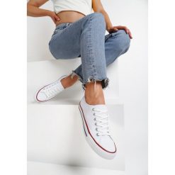 Białe Trampki Darling Tyrel. Białe trampki i tenisówki damskie Renee, bez wzorów, bez zapięcia. Za 59,99 zł.