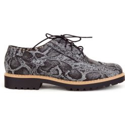 Półbuty - skóra naturalna - model 258 - kolor czarny wąż. Czarne półbuty damskie Zapato, bez wzorów, ze skóry, bez obcasa, bez zapięcia. W wyprzedaży za 173,40 zł.