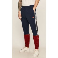 Adidas Originals - Spodnie. Niebieskie spodnie męskie adidas Originals, xl, z aplikacjami, z dzianiny. Za 269,90 zł.