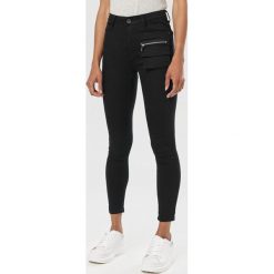 Czarne Jeansy Slim Larilopei. Czarne jeansy damskie Born2be. Za 89,99 zł.