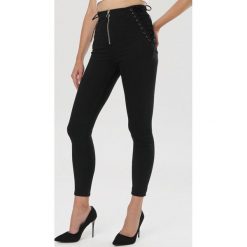 Czarne Jeansy Skinny Rainele. Czarne jeansy damskie Born2be, bez wzorów, z jeansu. Za 109,99 zł.