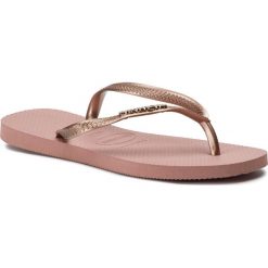 Japonki HAVAIANAS - Slim Logo Metalic 41198753655 Nude Rosa/Rose G. Różowe klapki damskie Havaianas, bez wzorów, z tworzywa sztucznego, bez obcasa. W wyprzedaży za 119,00 zł.