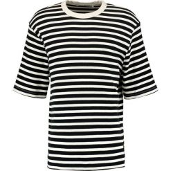 Kings Of Indigo GOPAL Tshirt z nadrukiem black stripe. Czarne koszulki polo męskie marki Kings Of Indigo, xs, z nadrukiem, z bawełny. Za 339,00 zł.