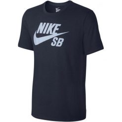 Nike Koszulka Sb Logo Tee Blue Xl. Niebieskie koszulki sportowe męskie Nike, xl, z klasycznym kołnierzykiem, na fitness i siłownię, dri-fit (nike). W wyprzedaży za 99,00 zł.