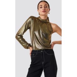 Rut&Circle Metaliczny top na jedno ramię - Gold. Szare topy damskie Rut&Circle, bez wzorów, z tkaniny, z dekoltem na plecach. W wyprzedaży za 70,97 zł.