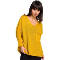 Luźny sweter z kieszenią - miodowy. Pomarańczowe swetry damskie BE, uniwersalny, bez wzorów, z poliesteru, z krótkim rękawem, krótkie, bez kaptura. W wyprzedaży za 109,00 zł.