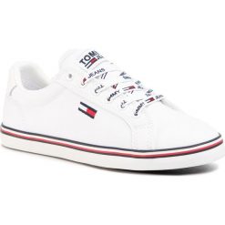 Tenisówki TOMMY JEANS - Essential Lace Up Sneaker EN0EN00786 White YBS. Białe półbuty damskie Tommy Jeans, bez wzorów, z jeansu, bez zapięcia. Za 269,00 zł.