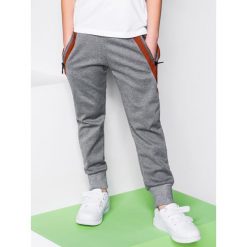 Chinosy chłopięce: SPODNIE DZIECIĘCE DRESOWE KP015 - SZARE