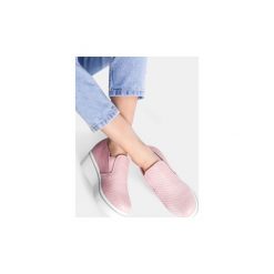 Trampki i tenisówki damskie: Różowe slip on na platformie Kylie