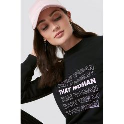 Bluzy damskie: NA-KD Trend Bluza That Woman – Black