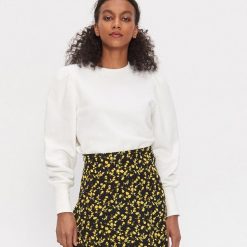 Bluza z bufiastymi rękawami - Kremowy. Białe bluzy damskie House, s, bez wzorów, bez rękawów, bez kaptura. Za 69,99 zł.