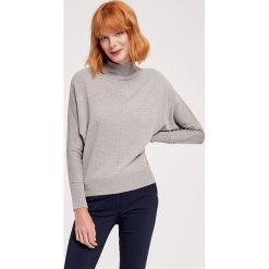 Sweter w kolorze jasnoszarym. Szare swetry damskie ZOCHA, s, bez wzorów, bez rękawów, bez kaptura. W wyprzedaży za 119,95 zł.