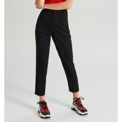Spodnie chino - Czarny. Czarne spodnie damskie Cropp. Za 89,99 zł.