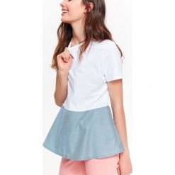 T-SHIRT DAMSKI Z ŁĄCZONYCH MATERIAŁÓW. Białe t-shirty damskie TROLL, na lato, w paski, z materiału, bez kołnierzyka, z krótkim rękawem, krótkie, bez kaptura. W wyprzedaży za 34,99 zł.