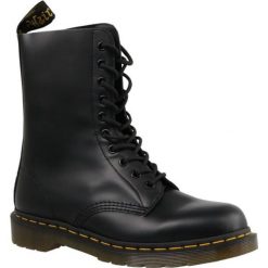 Dr. Martens Dr. Martens 1490 10092001 48 Czarne. Czarne buty trekkingowe męskie Dr. Martens, ze skóry, bez zapięcia. W wyprzedaży za 599,99 zł.