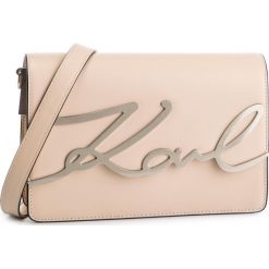 Torebka KARL LAGERFELD - 86KW3032 Biscuit. Brązowe listonoszki damskie KARL LAGERFELD, bez wzorów, ze skóry, bez dodatków. W wyprzedaży za 889,00 zł.