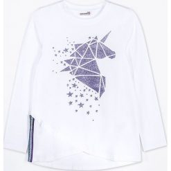 Coccodrillo - Longsleeve dziecięcy 128-158 cm. Białe bluzki dziewczęce COCCODRILLO, z nadrukiem, z dzianiny, z okrągłym kołnierzem, z długim rękawem, długie, bez kaptura. Za 55,90 zł.