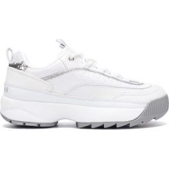 Guess Kaysie Tenisówki Biały. Białe trampki i tenisówki damskie Guess, z aplikacjami, z materiału, bez zapięcia. Za 390,95 zł.