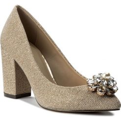 Półbuty MENBUR - 07882 Champagne 0045. Żółte półbuty damskie skórzane marki Menbur, eleganckie, na obcasie. W wyprzedaży za 199,00 zł.