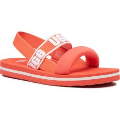 Sandały UGG - K Zuma Sling 1112973K Pcrl. Czerwone sandały dziewczęce Ugg, z tworzywa sztucznego, bez zapięcia. Za 219,00 zł.