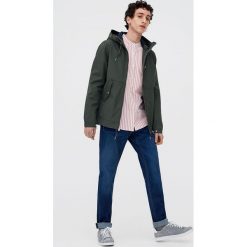 Krótka lekka parka z kapturem. Brązowe płaszcze męskie Pull&Bear, m, bez wzorów, krótkie, z kapturem. Za 89,90 zł.