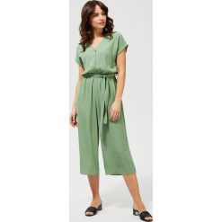 Kombinezon z wiązaniem. Zielone kombinezony damskie Moodo, na co dzień, xl, bez wzorów, z elastanu, eleganckie, z dekoltem w serek, bez rękawów. Za 119,99 zł.