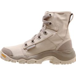 Columbia CAMDEN Buty trekkingowe ancient fossil grey ice. Białe buty zimowe damskie marki Nike Performance, z materiału, na golfa. Za 529,00 zł.