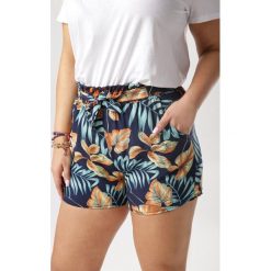 Granatowe Szorty Phiathe. Niebieskie szorty damskie Born2be, xl, bez wzorów. W wyprzedaży za 29,99 zł.