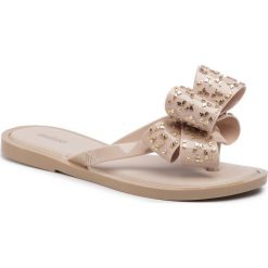 Japonki MELISSA - Flip Flop Sweet Ad 32447 Beige/Gold 50851. Brązowe klapki damskie Melissa, bez wzorów, z tworzywa sztucznego, bez obcasa, na obcasie. Za 269,00 zł.