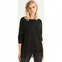 Sweter z koronkowym panelem - Czarny. Czarne swetry klasyczne damskie Sinsay, l, z koronki. Za 49,99 zł.