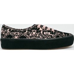 Vans - Tenisówki. Różowe trampki i tenisówki damskie marki Vans, z gumy, na sznurówki. W wyprzedaży za 259,90 zł.