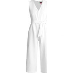 Vince Camuto BELTED BASE Kombinezon new ivory. Białe kombinezony damskie Vince Camuto, z elastanu. Za 589,00 zł.